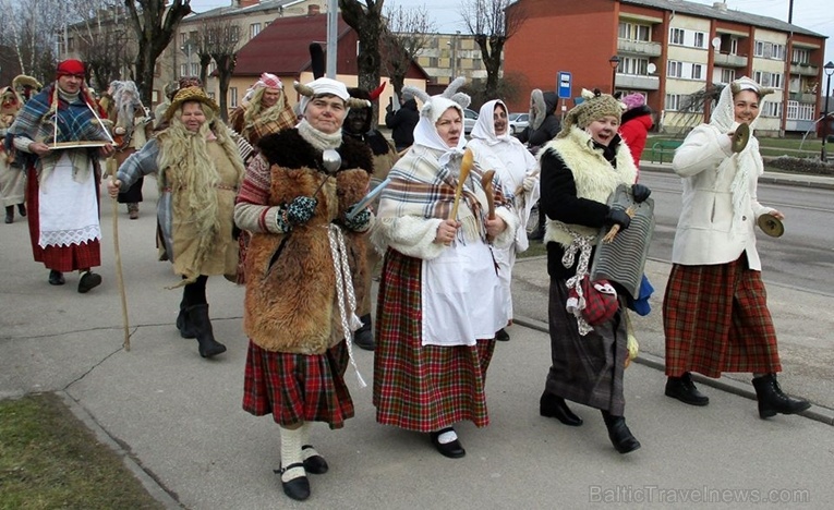 Līvānos norisinājās XXI Starptautiskais masku tradīciju festivāls, kurā piedalījās 24 masku grupasno Latvijas un citām valstīm Līvānos norisinājās XXI Starptautiskais masku tradīciju festivāls, kurā piedalījās 24 masku grupasno Latvijas un citām valstīm 277674
