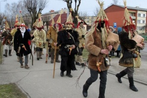Līvānos krāšņi svin XXI Starptautisko masku tradīciju festivālu