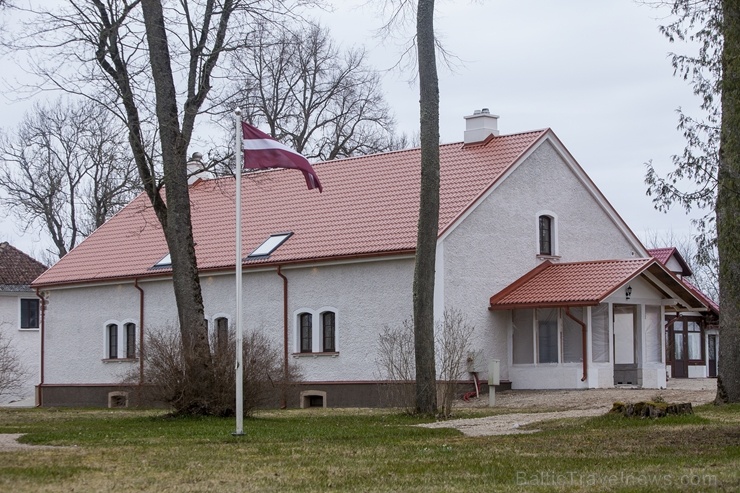 Kurzemē tūristiem ir pieejama nakšņošanai un svinībām grezna muiža - «Lielvirbu muiža». Foto: Reinis Brūvelis Kurzemē tūristiem ir pieejama nakšņošanai un svinībām grezna muiža - «Lielvirbu muiža». Foto: Reinis Brūvelis 277742