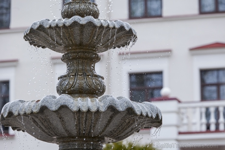 Kurzemē tūristiem ir pieejama nakšņošanai un svinībām grezna muiža - «Lielvirbu muiža». Foto: Reinis Brūvelis Kurzemē tūristiem ir pieejama nakšņošanai un svinībām grezna muiža - «Lielvirbu muiža». Foto: Reinis Brūvelis 277744