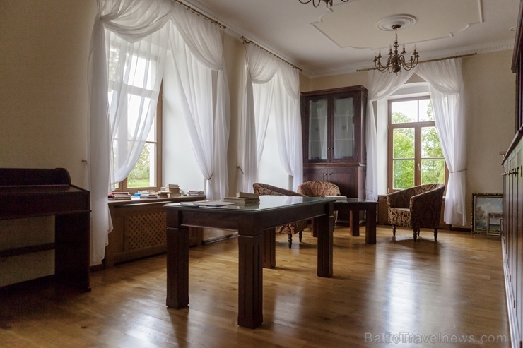 Kurzemē tūristiem ir pieejama nakšņošanai un svinībām grezna muiža - «Lielvirbu muiža». Foto: Reinis Brūvelis Kurzemē tūristiem ir pieejama nakšņošanai un svinībām grezna muiža - «Lielvirbu muiža». Foto: Reinis Brūvelis 277750