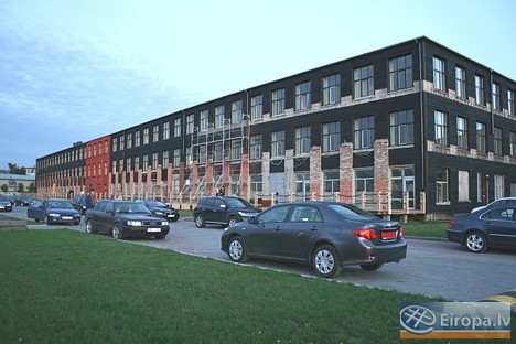 Svinēšana turpinājās viesnīcas Fountaine Hotel restorānā 15043