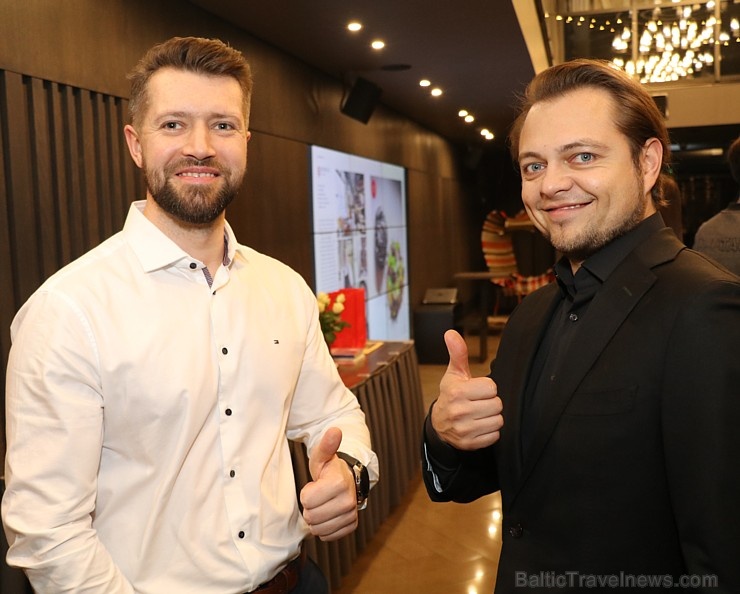 Rīgas viesnīcā «Pullman Riga Old Town» prezentē restorānu ceļvedi «Latvija» angļu un krievu valodā Rīgas viesnīcā «Pullman Riga Old Town» prezentē restorānu ceļvedi «Latvija» angļu un krievu valodā 278654