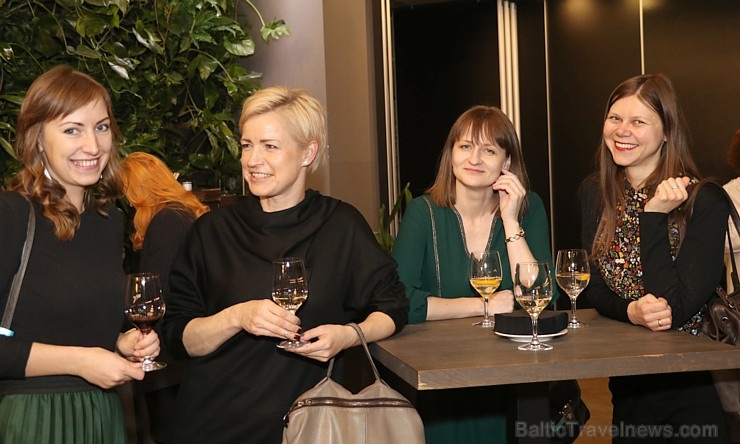 Rīgas viesnīcā «Pullman Riga Old Town» prezentē restorānu ceļvedi «Latvija» angļu un krievu valodā Rīgas viesnīcā «Pullman Riga Old Town» prezentē restorānu ceļvedi «Latvija» angļu un krievu valodā 278659