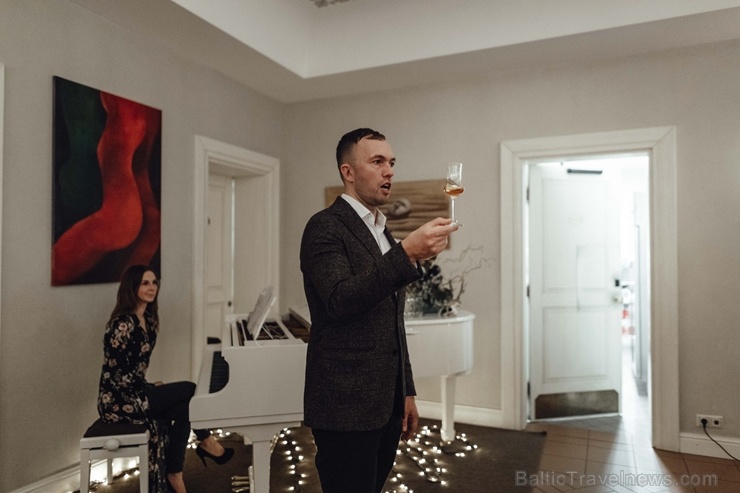Skrundas muižā šefpavārs Raivo Žanis Behmanis 29.02.2020 rīko autorvakariņas «Jaunatklāj Kurzemes garšu». Foto: Skrundasmuiza.lv Skrundas muižā šefpavārs Raivo Žanis Behmanis 29.02.2020 rīko autorvakariņas «Jaunatklāj Kurzemes garšu». Foto: Skrundasmuiza.lv 278971