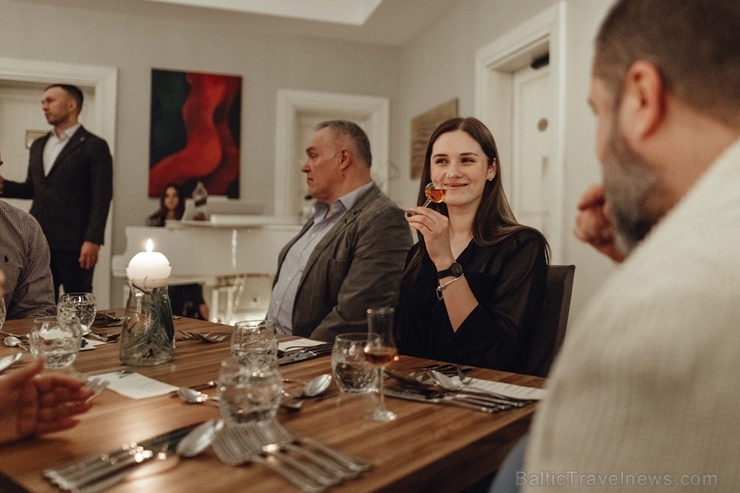 Skrundas muižā šefpavārs Raivo Žanis Behmanis 29.02.2020 rīko autorvakariņas «Jaunatklāj Kurzemes garšu». Foto: Skrundasmuiza.lv Skrundas muižā šefpavārs Raivo Žanis Behmanis 29.02.2020 rīko autorvakariņas «Jaunatklāj Kurzemes garšu». Foto: Skrundasmuiza.lv 278972