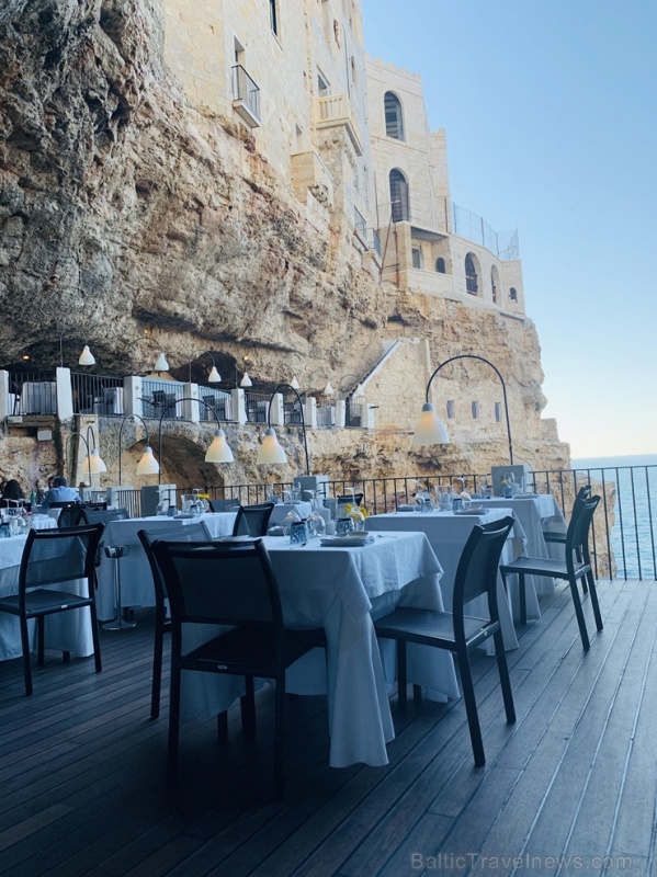 Skaistumkonkursu dalībniece Viktorija Brunova iesaka apmeklēt Itālijas restorānu «Grotta Palazzese Restaurant». Foto: Viktorija Brovuna Skaistumkonkursu dalībniece Viktorija Brunova iesaka apmeklēt Itālijas restorānu «Grotta Palazzese Restaurant». Foto: Viktorija Brovuna 279142