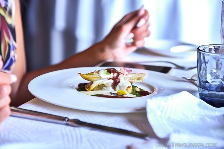 Skaistumkonkursu dalībniece Viktorija Brunova iesaka apmeklēt Itālijas restorānu «Grotta Palazzese Restaurant». Foto: Viktorija Brovuna Skaistumkonkursu dalībniece Viktorija Brunova iesaka apmeklēt Itālijas restorānu «Grotta Palazzese Restaurant». Foto: Viktorija Brovuna 279145