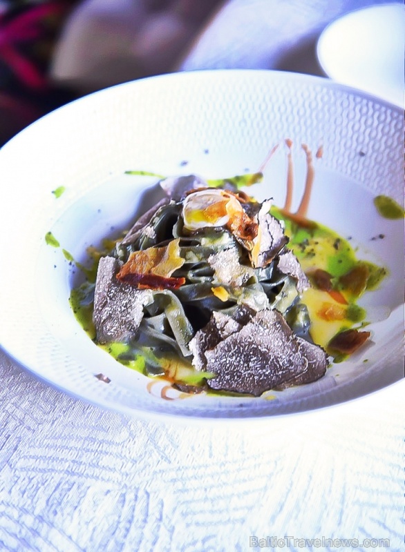 Skaistumkonkursu dalībniece Viktorija Brunova iesaka apmeklēt Itālijas restorānu «Grotta Palazzese Restaurant». Foto: Viktorija Brovuna Skaistumkonkursu dalībniece Viktorija Brunova iesaka apmeklēt Itālijas restorānu «Grotta Palazzese Restaurant». Foto: Viktorija Brovuna 279146