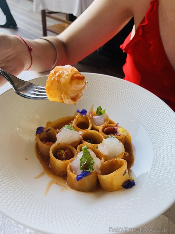 Skaistumkonkursu dalībniece Viktorija Brunova iesaka apmeklēt Itālijas restorānu «Grotta Palazzese Restaurant». Foto: Viktorija Brovuna Skaistumkonkursu dalībniece Viktorija Brunova iesaka apmeklēt Itālijas restorānu «Grotta Palazzese Restaurant». Foto: Viktorija Brovuna 279148