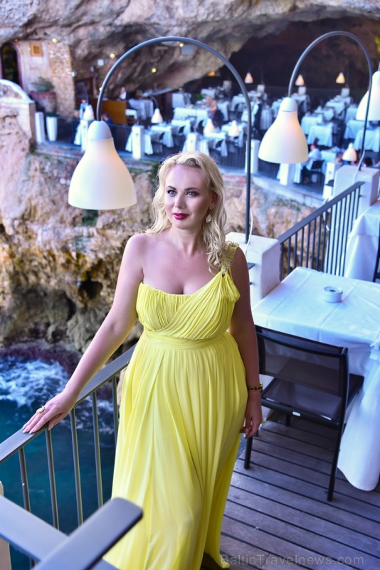 Skaistumkonkursu dalībniece Viktorija Brunova iesaka apmeklēt Itālijas restorānu «Grotta Palazzese Restaurant». Foto: Viktorija Brovuna Skaistumkonkursu dalībniece Viktorija Brunova iesaka apmeklēt Itālijas restorānu «Grotta Palazzese Restaurant». Foto: Viktorija Brovuna 279150