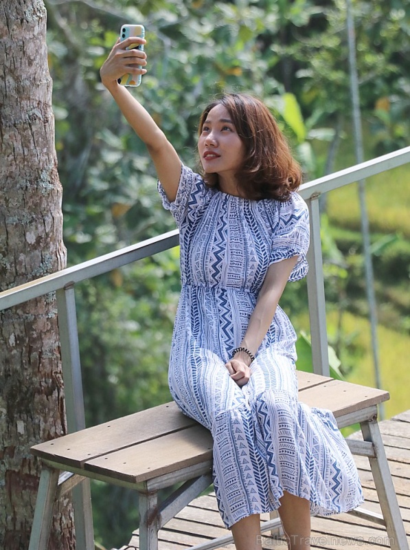 Travelnews.lv izbauda Bali lielās šūpoles «The Natural Terrace Swing». Atbalsta: «Turkish Airlines» un «365 Brīvdienas» Travelnews.lv izbauda Bali lielās šūpoles «The Natural Terrace Swing». Atbalsta: «Turkish Airlines» un «365 Brīvdienas» 279293