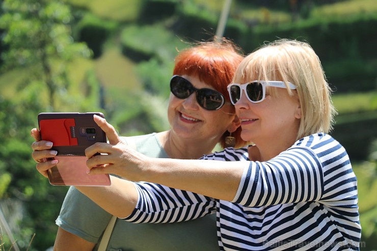 Travelnews.lv izbauda Bali lielās šūpoles «The Natural Terrace Swing». Atbalsta: «Turkish Airlines» un «365 Brīvdienas» Travelnews.lv izbauda Bali lielās šūpoles «The Natural Terrace Swing». Atbalsta: «Turkish Airlines» un «365 Brīvdienas» 279297