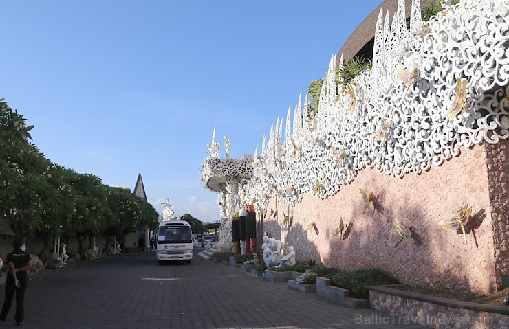 Travelnews.lv apmeklē sudraba&zelta rotkaļu darbīcu Bali salā. Atbalsta: «Turkish Airlines» un «365 Brīvdienas» Travelnews.lv apmeklē sudraba&zelta rotkaļu darbīcu Bali salā. Atbalsta: «Turkish Airlines» un «365 Brīvdienas» 279629