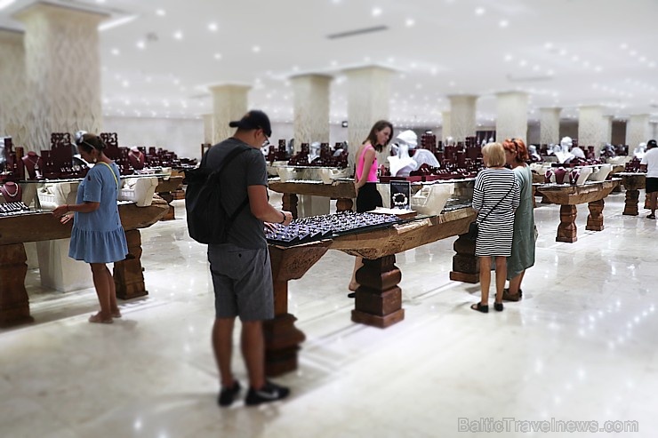 Travelnews.lv apmeklē sudraba&zelta rotkaļu darbīcu Bali salā. Atbalsta: «Turkish Airlines» un «365 Brīvdienas» Travelnews.lv apmeklē sudraba&zelta rotkaļu darbīcu Bali salā. Atbalsta: «Turkish Airlines» un «365 Brīvdienas» 279636