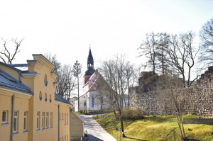 Valmierā plaukst un virmo pavasaris