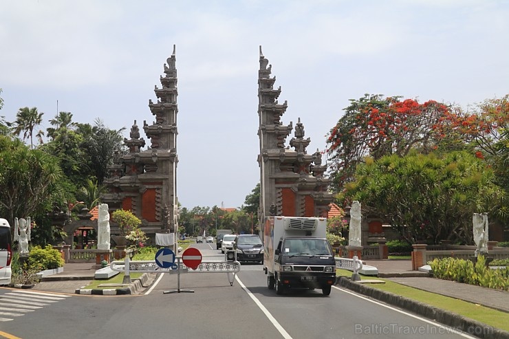 Travelnews.lv piedāvā fotomirkļus no Bali ielas satiksmes dzīves. «Turkish Airlines» un «365 Brīvdienas» Travelnews.lv piedāvā fotomirkļus no Bali ielas satiksmes dzīves. «Turkish Airlines» un «365 Brīvdienas» 280349