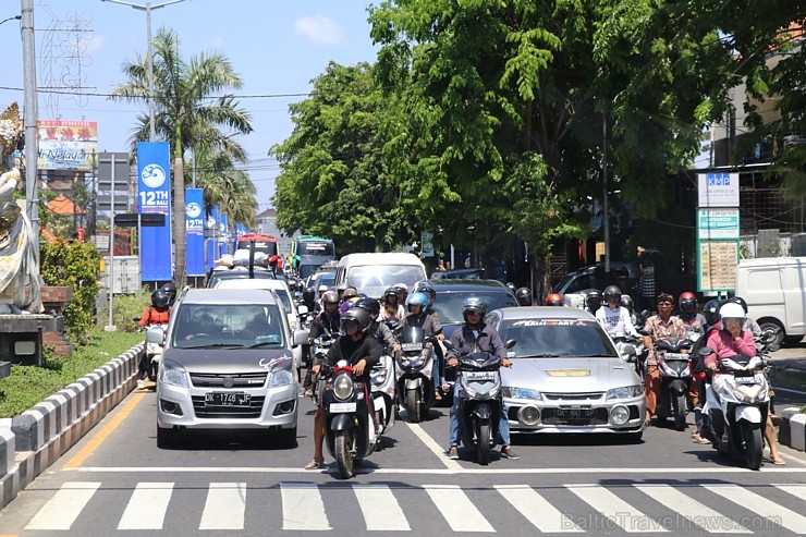 Travelnews.lv piedāvā fotomirkļus no Bali ielas satiksmes dzīves. «Turkish Airlines» un «365 Brīvdienas» Travelnews.lv piedāvā fotomirkļus no Bali ielas satiksmes dzīves. «Turkish Airlines» un «365 Brīvdienas» 280350