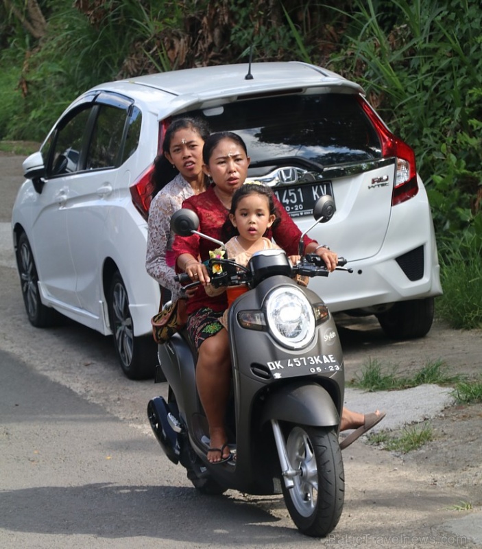 Travelnews.lv piedāvā fotomirkļus no Bali ielas satiksmes dzīves. «Turkish Airlines» un «365 Brīvdienas» Travelnews.lv piedāvā fotomirkļus no Bali ielas satiksmes dzīves. «Turkish Airlines» un «365 Brīvdienas» 280360
