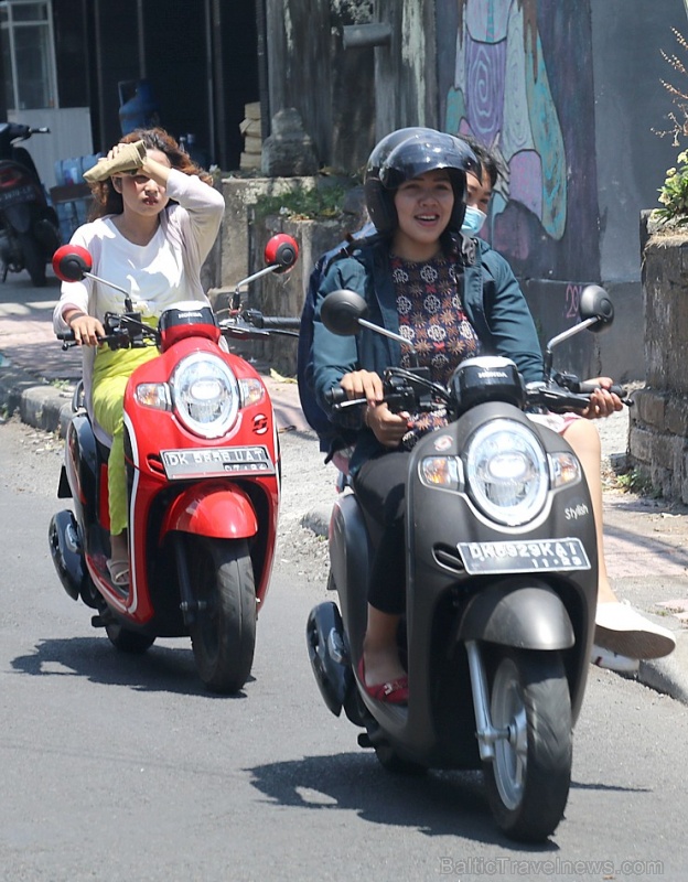 Motorolleri ir viens no svarīgākajiem transporta līdzekļiem Bali salā. «Turkish Airlines» un «365 Brīvdienas» Motorolleri ir viens no svarīgākajiem transporta līdzekļiem Bali salā. «Turkish Airlines» un «365 Brīvdienas» 280480