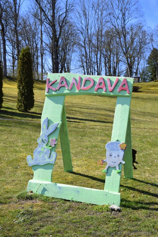 Kandavas skvēros un pakalnos, vietējo un pilsētas viesu acis un sirdis šajā tik saspringtajā laikā priecē vairāk kā desmit dažādas Lieldienu kompozīci Kandavas skvēros un pakalnos, vietējo un pilsētas viesu acis un sirdis šajā tik saspringtajā laikā priecē vairāk kā desmit dažādas Lieldienu kompozīci 280772