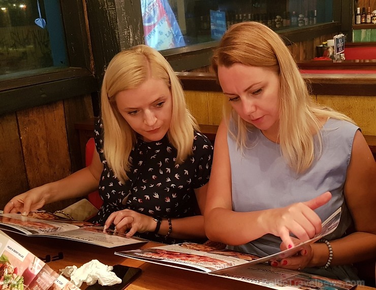 Travelnews.lv Bali nakts dzīvē iepazīst ielas restorānu «Bubba Gump Shrimp». «Turkish Airlines» un «365 Brīvdienas» Travelnews.lv Bali nakts dzīvē iepazīst ielas restorānu «Bubba Gump Shrimp». «Turkish Airlines» un «365 Brīvdienas» 280816