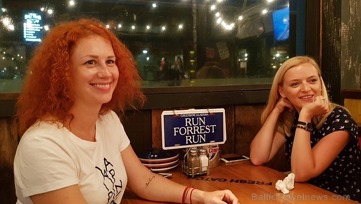Travelnews.lv Bali nakts dzīvē iepazīst ielas restorānu «Bubba Gump Shrimp». «Turkish Airlines» un «365 Brīvdienas» Travelnews.lv Bali nakts dzīvē iepazīst ielas restorānu «Bubba Gump Shrimp». «Turkish Airlines» un «365 Brīvdienas» 280826