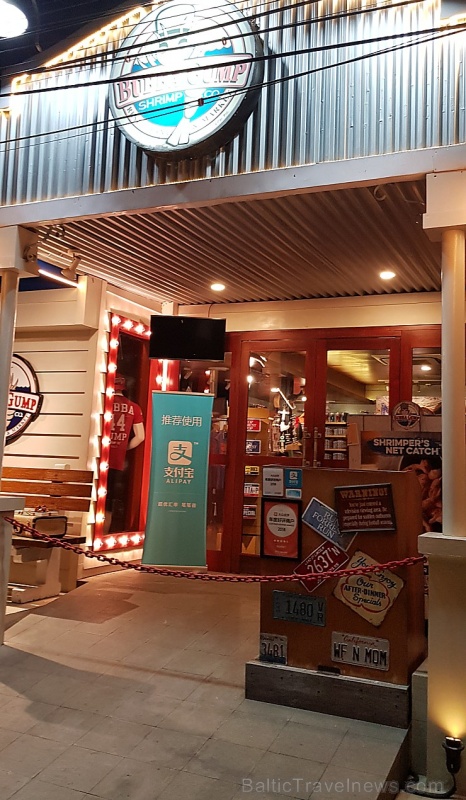 Travelnews.lv Bali nakts dzīvē iepazīst ielas restorānu «Bubba Gump Shrimp». «Turkish Airlines» un «365 Brīvdienas» Travelnews.lv Bali nakts dzīvē iepazīst ielas restorānu «Bubba Gump Shrimp». «Turkish Airlines» un «365 Brīvdienas» 280833