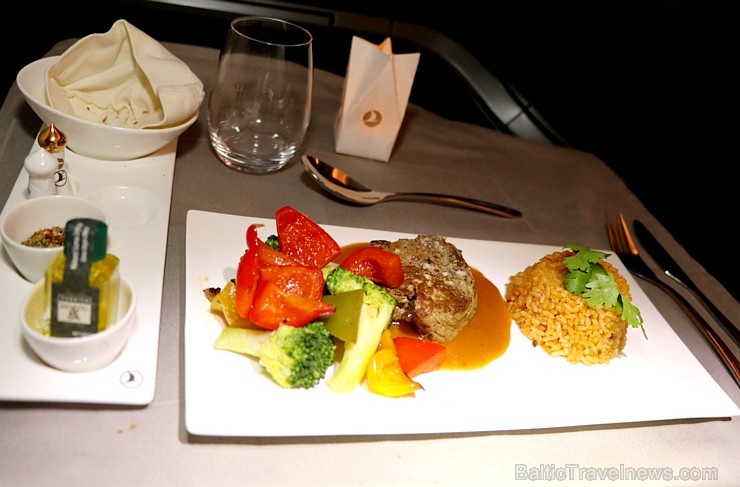 Travelnews.lv biznesa klasē ar «Turkish Airlines» lido maršrutā Bali- Stambula - Rīga. «Turkish Airlines» un «365 Brīvdienas» Travelnews.lv biznesa klasē ar «Turkish Airlines» lido maršrutā Bali- Stambula - Rīga. «Turkish Airlines» un «365 Brīvdienas» 281304
