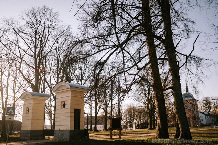 Parks atrodas līdzās Valmiermuižas alus darītavai un rūpi par tā apdzīvošanu un kultūrvēsturiskās vides saglabāšanu un atjaunošanu tur Parks atrodas līdzās Valmiermuižas alus darītavai un rūpi par tā apdzīvošanu un kultūrvēsturiskās vides saglabāšanu un atjaunošanu tur