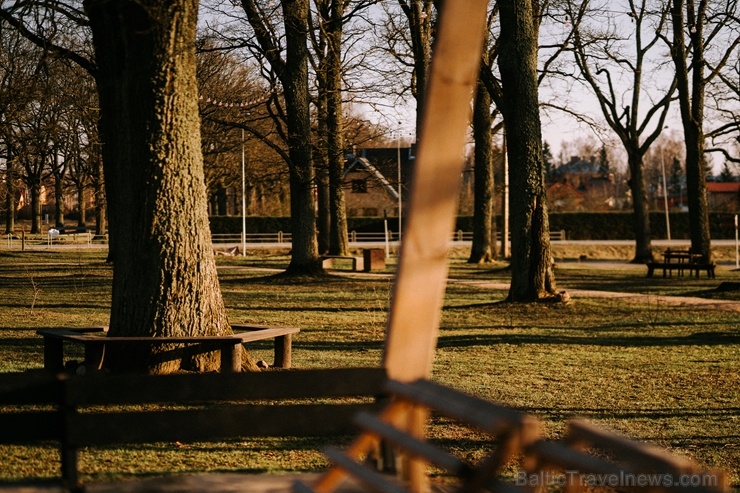 Parks atrodas līdzās Valmiermuižas alus darītavai un rūpi par tā apdzīvošanu un kultūrvēsturiskās vides saglabāšanu un atjaunošanu tur Parks atrodas līdzās Valmiermuižas alus darītavai un rūpi par tā apdzīvošanu un kultūrvēsturiskās vides saglabāšanu un atjaunošanu tur