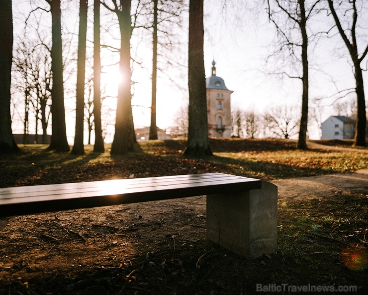 Parks atrodas līdzās Valmiermuižas alus darītavai un rūpi par tā apdzīvošanu un kultūrvēsturiskās vides saglabāšanu un atjaunošanu tur Parks atrodas līdzās Valmiermuižas alus darītavai un rūpi par tā apdzīvošanu un kultūrvēsturiskās vides saglabāšanu un atjaunošanu tur