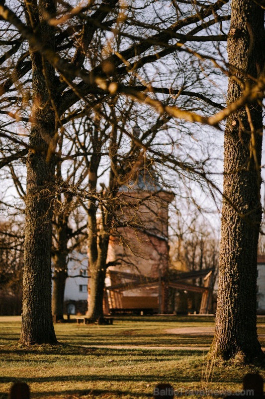 Parks atrodas līdzās Valmiermuižas alus darītavai un rūpi par tā apdzīvošanu un kultūrvēsturiskās vides saglabāšanu un atjaunošanu tur Parks atrodas līdzās Valmiermuižas alus darītavai un rūpi par tā apdzīvošanu un kultūrvēsturiskās vides saglabāšanu un atjaunošanu tur