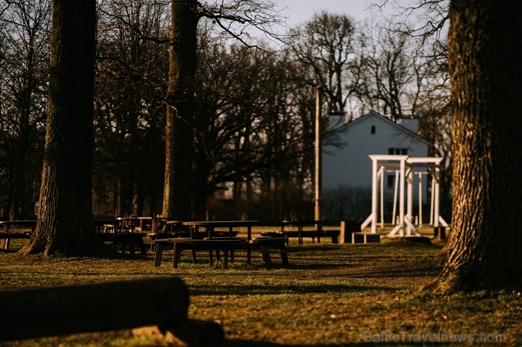 Parks atrodas līdzās Valmiermuižas alus darītavai un rūpi par tā apdzīvošanu un kultūrvēsturiskās vides saglabāšanu un atjaunošanu tur Parks atrodas līdzās Valmiermuižas alus darītavai un rūpi par tā apdzīvošanu un kultūrvēsturiskās vides saglabāšanu un atjaunošanu tur