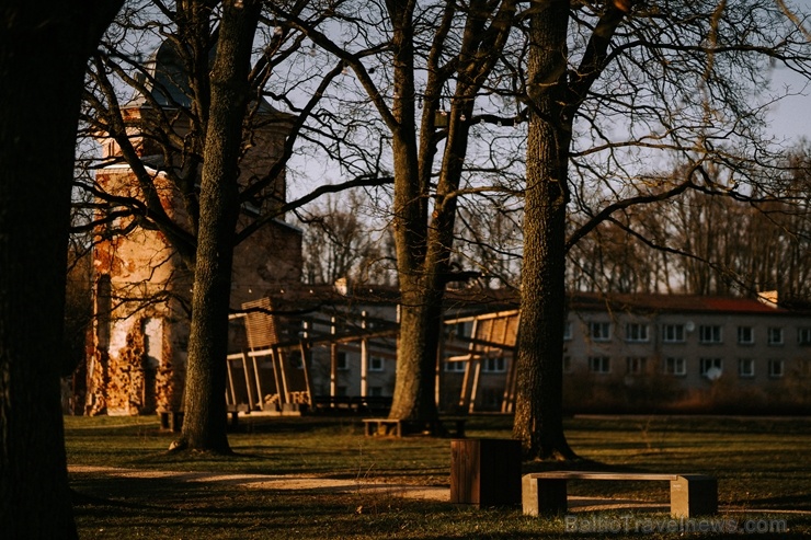 Parks atrodas līdzās Valmiermuižas alus darītavai un rūpi par tā apdzīvošanu un kultūrvēsturiskās vides saglabāšanu un atjaunošanu tur Parks atrodas līdzās Valmiermuižas alus darītavai un rūpi par tā apdzīvošanu un kultūrvēsturiskās vides saglabāšanu un atjaunošanu tur