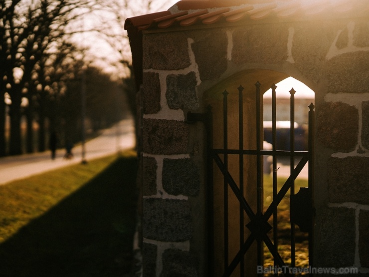 Parks atrodas līdzās Valmiermuižas alus darītavai un rūpi par tā apdzīvošanu un kultūrvēsturiskās vides saglabāšanu un atjaunošanu tur Parks atrodas līdzās Valmiermuižas alus darītavai un rūpi par tā apdzīvošanu un kultūrvēsturiskās vides saglabāšanu un atjaunošanu tur