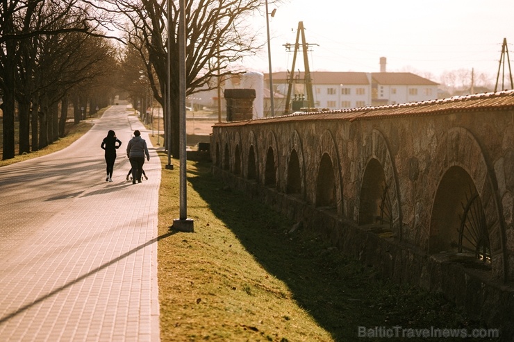 Parks atrodas līdzās Valmiermuižas alus darītavai un rūpi par tā apdzīvošanu un kultūrvēsturiskās vides saglabāšanu un atjaunošanu tur Parks atrodas līdzās Valmiermuižas alus darītavai un rūpi par tā apdzīvošanu un kultūrvēsturiskās vides saglabāšanu un atjaunošanu tur