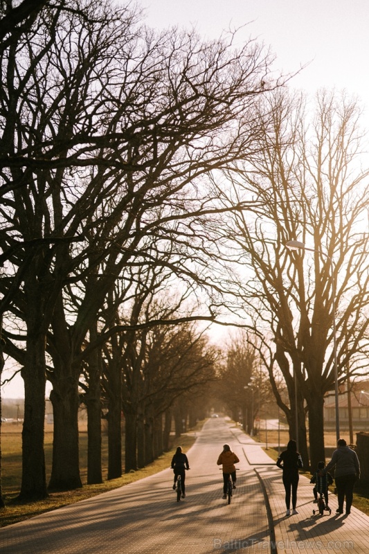 Parks atrodas līdzās Valmiermuižas alus darītavai un rūpi par tā apdzīvošanu un kultūrvēsturiskās vides saglabāšanu un atjaunošanu tur Parks atrodas līdzās Valmiermuižas alus darītavai un rūpi par tā apdzīvošanu un kultūrvēsturiskās vides saglabāšanu un atjaunošanu tur
