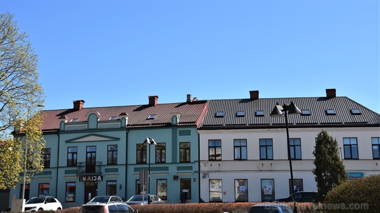 Talsu košajos ēku jumtos rotaļājas pavasaris 281525