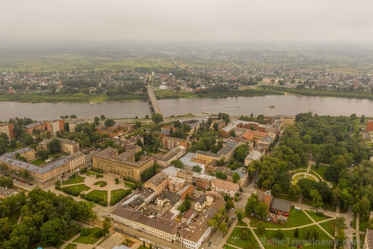 Daugavpils pilsētas vēsturiskais centrs ir pilsētas vispievilcīgākā vieta un viens no veiksmīgākajiem paraugiem, kur izdevies rast kompromisu starp se Daugavpils pilsētas vēsturiskais centrs ir pilsētas vispievilcīgākā vieta un viens no veiksmīgākajiem paraugiem, kur izdevies rast kompromisu starp se 281557