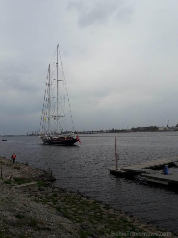 Rīgas sporta burāšanas centra piestātnē Ķīpsalā 28.04.2020. ienākusi 52 metrus gara Jahta Rīgas sporta burāšanas centra piestātnē Ķīpsalā 28.04.2020. ienākusi 52 metrus gara Jahta