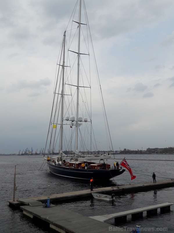 Rīgas sporta burāšanas centra piestātnē Ķīpsalā 28.04.2020. ienākusi 52 metrus gara Jahta Rīgas sporta burāšanas centra piestātnē Ķīpsalā 28.04.2020. ienākusi 52 metrus gara Jahta
