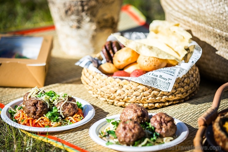Restorāns Baltvilla sagatavojis īpašu piedāvājumu - svaigo uzkodu un desertu piknika grozu līdzņemšanai, ko baudīt, dodoties pastaigā uz mežu, jūru va Restorāns Baltvilla sagatavojis īpašu piedāvājumu - svaigo uzkodu un desertu piknika grozu līdzņemšanai, ko baudīt, dodoties pastaigā uz mežu, jūru va 281785