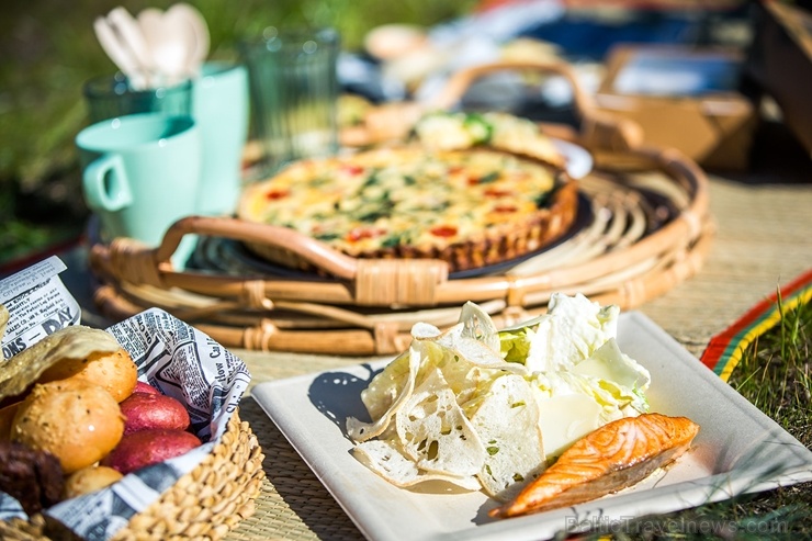 Restorāns Baltvilla sagatavojis īpašu piedāvājumu - svaigo uzkodu un desertu piknika grozu līdzņemšanai, ko baudīt, dodoties pastaigā uz mežu, jūru va Restorāns Baltvilla sagatavojis īpašu piedāvājumu - svaigo uzkodu un desertu piknika grozu līdzņemšanai, ko baudīt, dodoties pastaigā uz mežu, jūru va 281786
