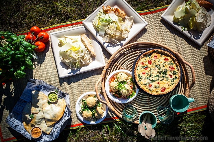 Restorāns Baltvilla sagatavojis īpašu piedāvājumu - svaigo uzkodu un desertu piknika grozu līdzņemšanai, ko baudīt, dodoties pastaigā uz mežu, jūru va Restorāns Baltvilla sagatavojis īpašu piedāvājumu - svaigo uzkodu un desertu piknika grozu līdzņemšanai, ko baudīt, dodoties pastaigā uz mežu, jūru va 281787