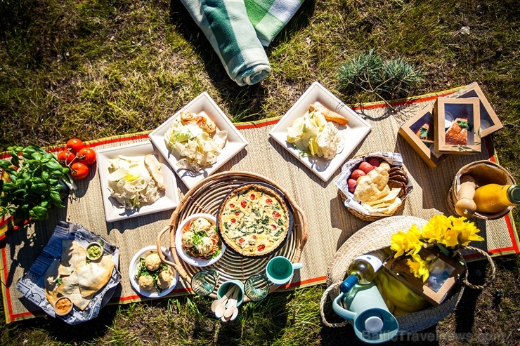 Restorāns Baltvilla sagatavojis īpašu piedāvājumu - svaigo uzkodu un desertu piknika grozu līdzņemšanai, ko baudīt, dodoties pastaigā uz mežu, jūru va Restorāns Baltvilla sagatavojis īpašu piedāvājumu - svaigo uzkodu un desertu piknika grozu līdzņemšanai, ko baudīt, dodoties pastaigā uz mežu, jūru va 281789