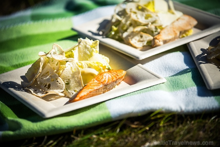 Restorāns Baltvilla sagatavojis īpašu piedāvājumu - svaigo uzkodu un desertu piknika grozu līdzņemšanai, ko baudīt, dodoties pastaigā uz mežu, jūru va Restorāns Baltvilla sagatavojis īpašu piedāvājumu - svaigo uzkodu un desertu piknika grozu līdzņemšanai, ko baudīt, dodoties pastaigā uz mežu, jūru va 281795