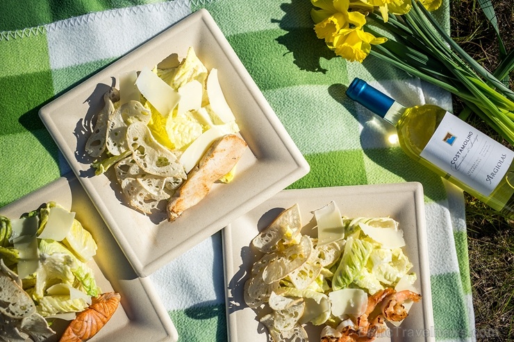 Restorāns Baltvilla sagatavojis īpašu piedāvājumu - svaigo uzkodu un desertu piknika grozu līdzņemšanai, ko baudīt, dodoties pastaigā uz mežu, jūru va Restorāns Baltvilla sagatavojis īpašu piedāvājumu - svaigo uzkodu un desertu piknika grozu līdzņemšanai, ko baudīt, dodoties pastaigā uz mežu, jūru va 281800