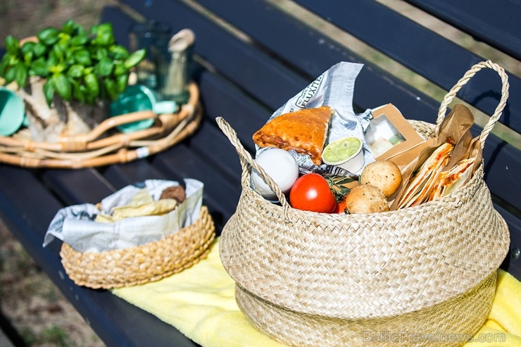 Restorāns Baltvilla sagatavojis īpašu piedāvājumu - svaigo uzkodu un desertu piknika grozu līdzņemšanai, ko baudīt, dodoties pastaigā uz mežu, jūru va Restorāns Baltvilla sagatavojis īpašu piedāvājumu - svaigo uzkodu un desertu piknika grozu līdzņemšanai, ko baudīt, dodoties pastaigā uz mežu, jūru va 281833