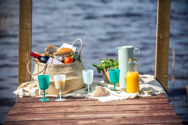 Restorāns Baltvilla sagatavojis īpašu piedāvājumu - svaigo uzkodu un desertu piknika grozu līdzņemšanai, ko baudīt, dodoties pastaigā uz mežu, jūru va Restorāns Baltvilla sagatavojis īpašu piedāvājumu - svaigo uzkodu un desertu piknika grozu līdzņemšanai, ko baudīt, dodoties pastaigā uz mežu, jūru va 281845